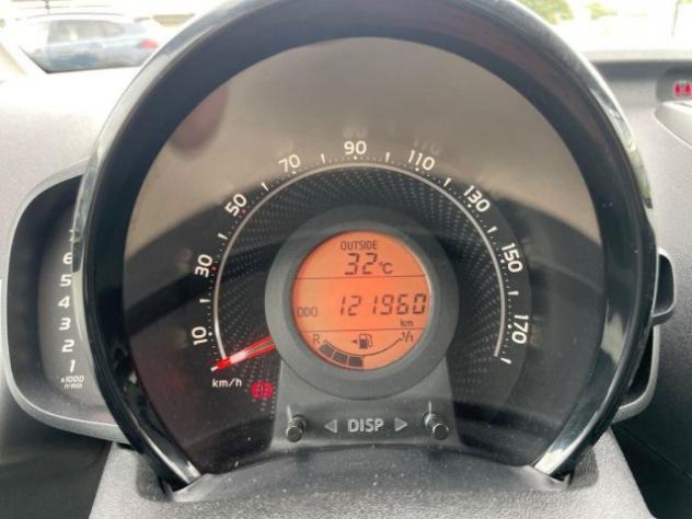 TOYOTA Aygo 1.0 VVT-i 72 CV 5 porte x-play rif. 23910635 - Foto 9