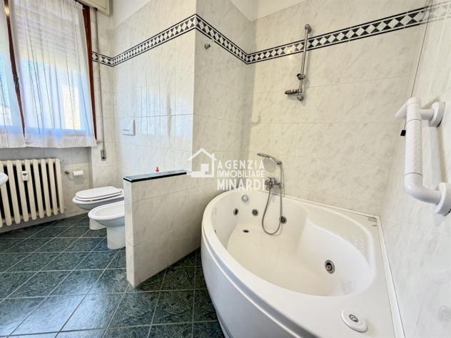 FAENZA – CENTRO STORICO | AMPIO APPARTAMENTO CON 3 CAMERE, ASCENSORE, BALCONE E GARAGE - Foto 12