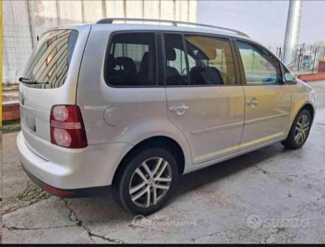 VOLKSWAGEN Touran 2.0 16V TDI Highline 7 porte rif. 23961264 - Foto 6
