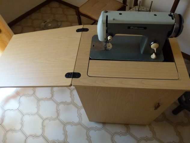 GULLMANN, macchina da cucire, perfetta ed inutilizzata completa mobile in legno