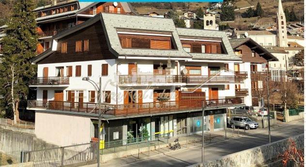 Bormio Centro Negozio angolo con 4 Vetrine - Foto 13