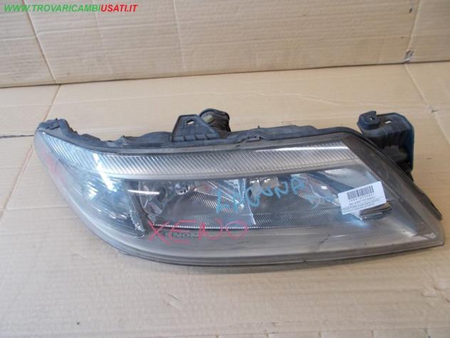 PROIETTORE D.(allo Xeno) XENON RENAULT LAGUNA (B74/K74)  Parti elettriche  Fanaleria  Proiettori  Proiettore ant. RENAULT - LAGUNA - 01-03-2001 - 01-0