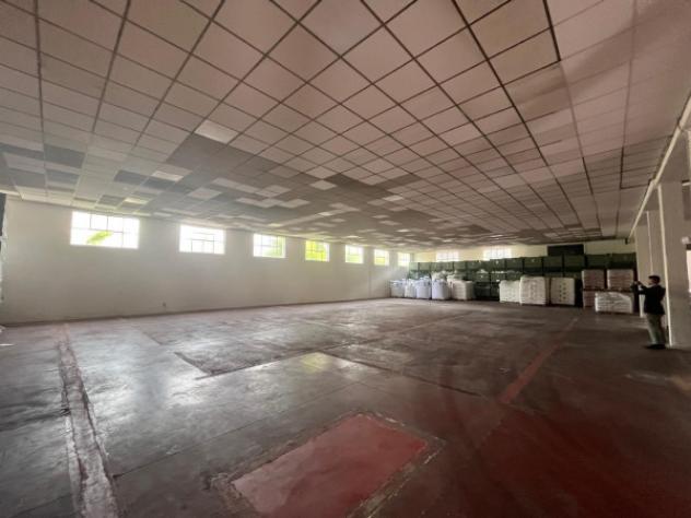 Immobile di 2100 m² con 3 locali in affitto a Castegnato - Foto 4