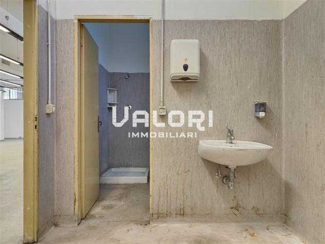 AMPIO LOCALE COMMERCIALE/ARTIGIANALE CON INGRESSO INDIPENDENTE E PARCHEGGI PRIVATI - Foto 17