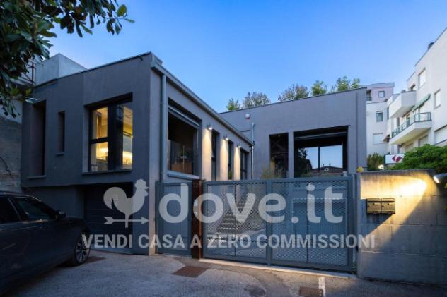 Loft / Open Space di 194 m² con 5 locali e posto auto in vendita a Pesaro