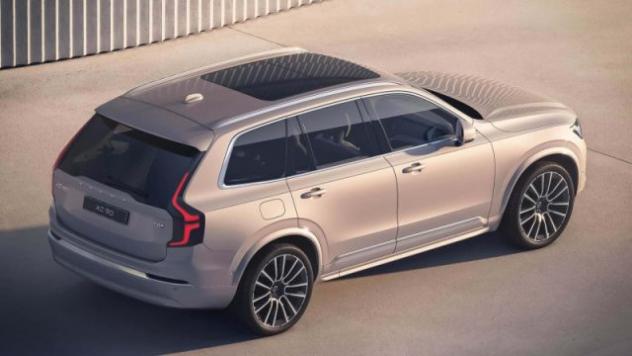VOLVO XC90 T8 Plug-in hybrid AWD automatico 7 posti Plus Dar rif. 24062133 - Foto 5