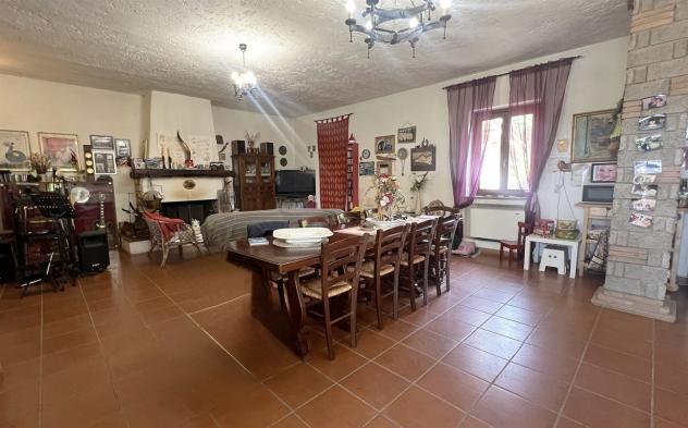 Bellissimo Casale con Piscina Immerso nel Verde - Foto 9