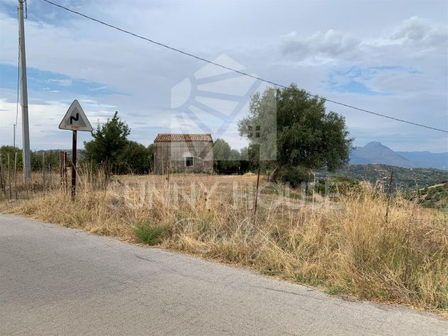 VENDITA MAGAZZINO CON TERRENO A POCHI CHILOMETRI DA LASCARI - Foto 2