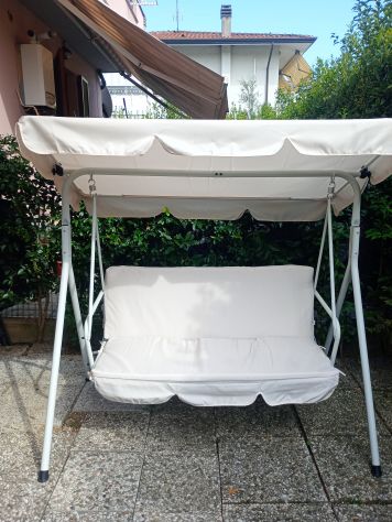 Tavolo da giardino con 6 sedie e dondolo