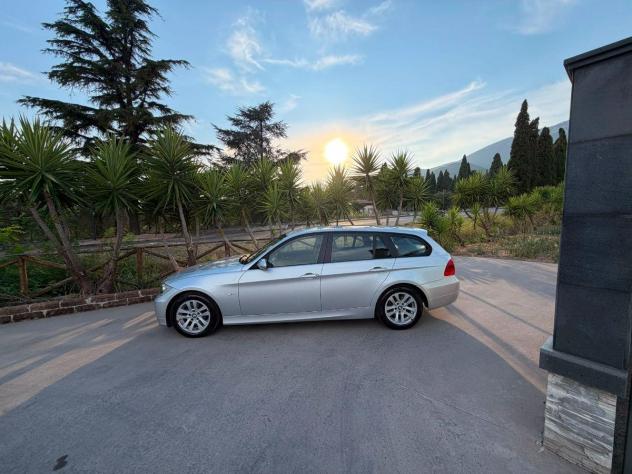 BMW - Serie 3 Touring - 320d Futura - Foto 2