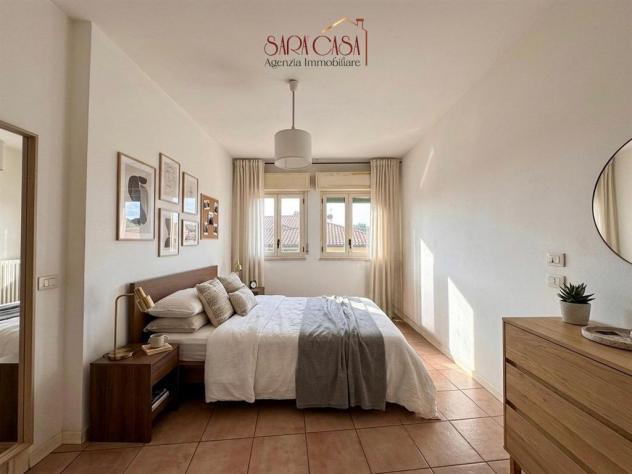 Luminoso appartamento con due camere, terrazzo e garage - Foto 10