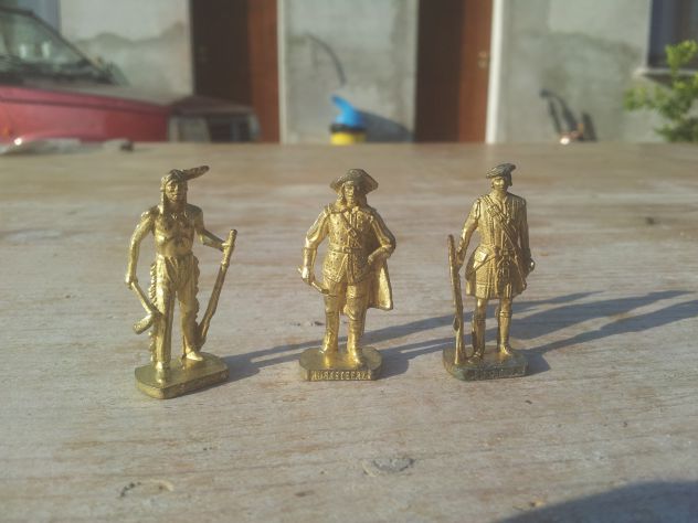 R39 -  GIOCATTOLI VARI PERSONAGGI - Foto 8