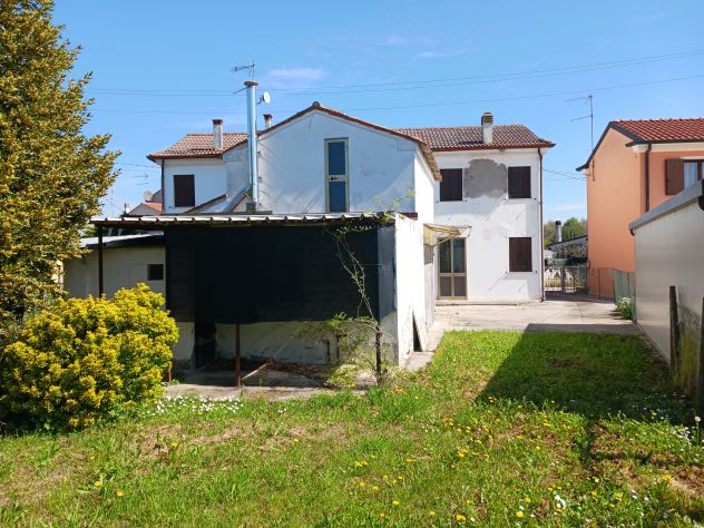 Casa singola con garage e giardino di proprietà (V-CS.85)