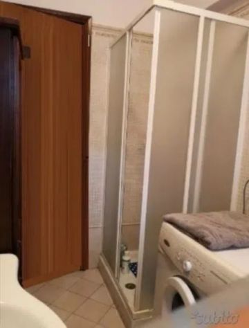 POMEZIA TRILOCALE ARREDATO CON BALCONE E POSTO AUTO - Foto 3