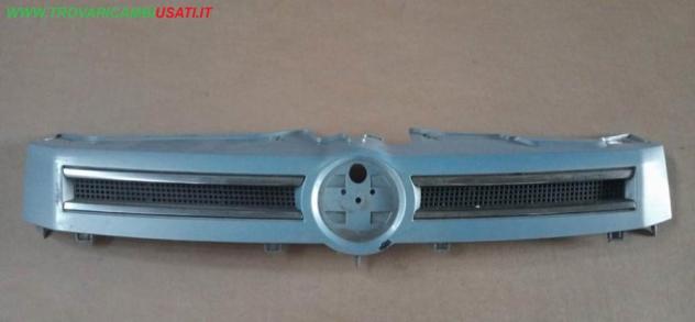 GRIGLIA (Dal 09/2009, verniciata con fondo) AZZURRO MET. LS393666  Carrozzeria  Lamierati esterni  Paraurti  Griglia radiat FIAT - PANDA - 01-09-2003