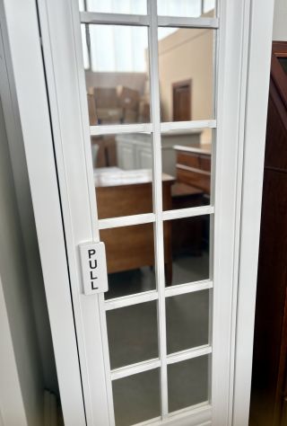 NUOVO ARMADIO CABINA TELEFONICA INGLESE DI VERO LEGNO, FINITURA BIANCO LACCATO - Foto 3