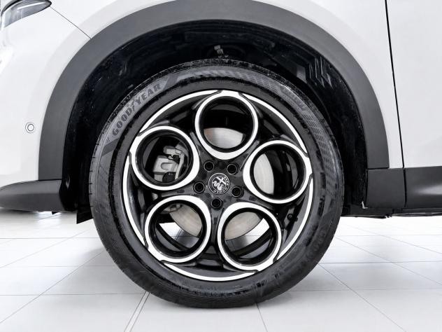 Alfa Romeo Tonale 1.3 280cv Plug-in Hybrid AT6 Sprint Q4 - Foto 4