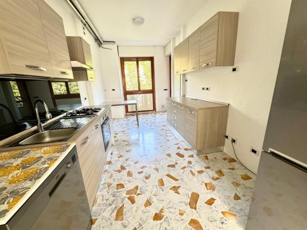 MONZA in zona residenziale AFFITTASI ULTIMO PIANO APPARTAMENTO CON TERRAZZO - Foto 5