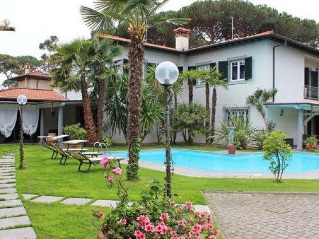 Villa in vendita a Forte dei Marmi 500 mq  Rif: 1418232