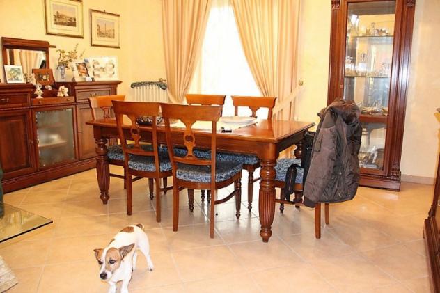 Orvieto centro - Vendesi appartamento al primo piano con garage, balcone, magazzino e orto