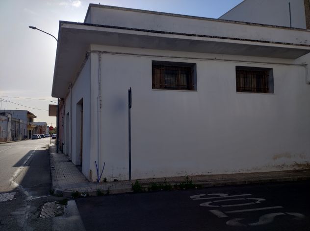FinImmobil VENDE in Salice Sal. LE, casa +garage Via De Castris 111 - Foto 2