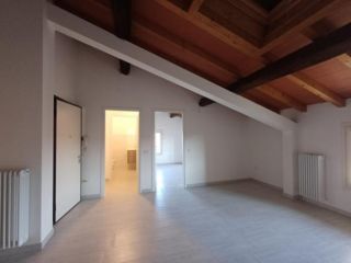 Appartamento di 80 m² con 3 locali e box auto in affitto a Carpi