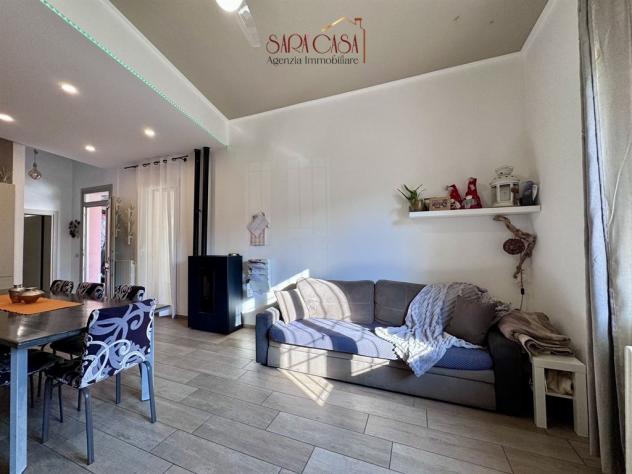 Casa bifamiliare con ampi servizi e corte esclusiva - Foto 2
