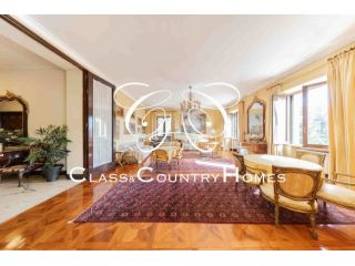 Affitto di Lusso Vigna Clara - 520 mq in Villa Storica con Parco e Terrazza