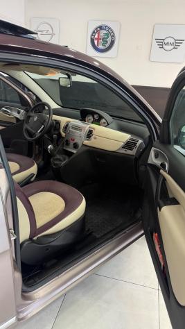 Lancia Ypsilon 1.3 MJT 75 CV Platino - Foto 6