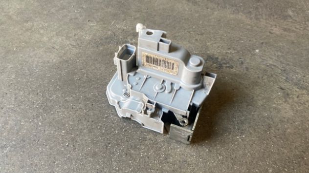 Chiusura centralizzata anteriore Lancia Ypsilon del 2014 (51833655)