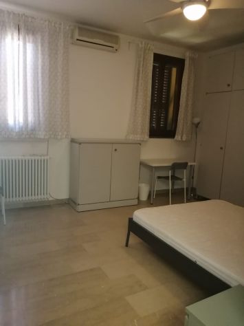 Camera ampia in bel contesto a due passi dall'Università - Foto 4