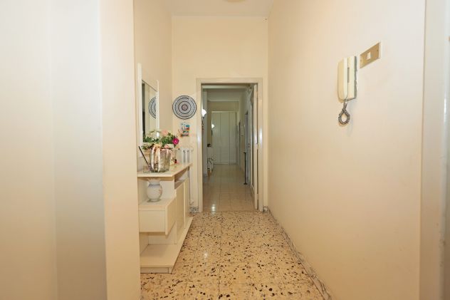 APPARTAMENTO CON POSTO AUTO - Foto 10