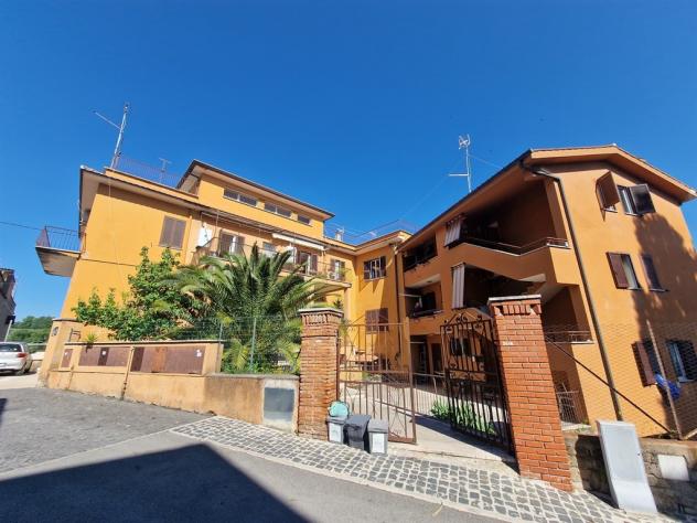 AMPIO TRILOCALE CON TERRAZZO - Foto 15