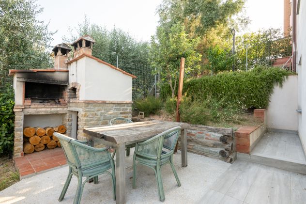 VILLLETTA SINGOLA DI RECENTE COSTRUZIONE CON MANSARDA E GIARDINO - Foto 9