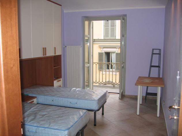 1 POSTO LETTO IN CAMERA DOPPIA IN PIENO CENTRO (VIA EUSEBIO BAVA) - Foto 2