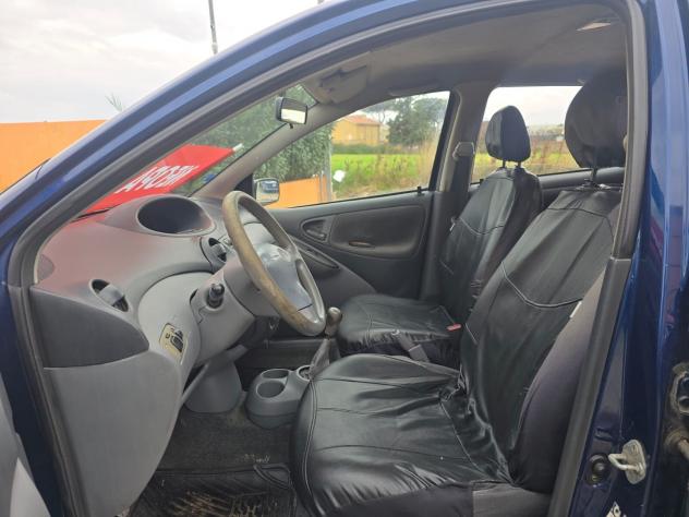 Toyota Yaris 1.0i 16V cat 5 porte - Foto 4
