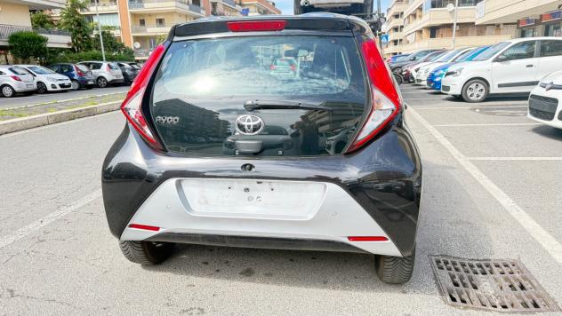 Toyota Aygo Connect 1.0 VVT-i 72 CV 5 porte x-play LED NAVI KAMERA CERCHI 16 PDC BLUETOOTH - Foto 6
