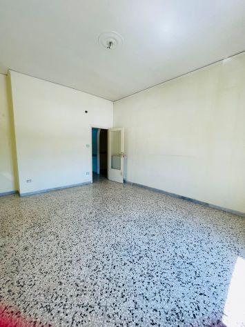TORRIONE AMPIO E LUMINOSO 4 VANI CON TERRAZZO - Foto 4