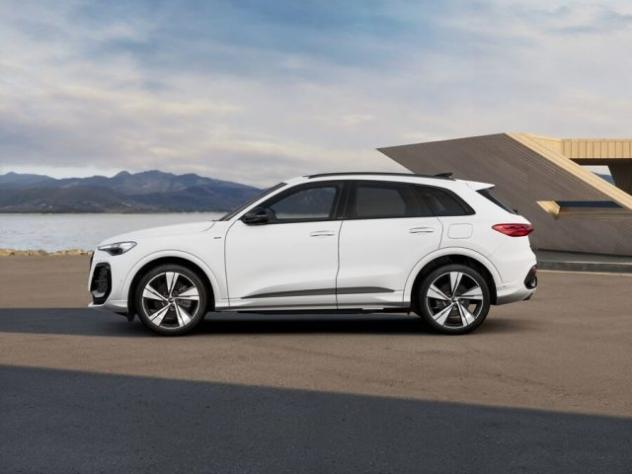 AUDI QUATTRO Audi Q5 SUV S line edition e-hybrid 220 kW S tron rif. 23000281 - Foto 2