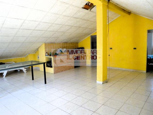 PORZIONE DI BIFAMILIARE CON GARAGE E TERRENO - Foto 12