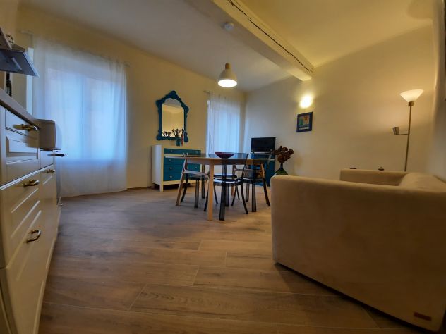 TRILO DI RECENTE RISTRUTBORGO FORNOVO PIANO SECONDO-TERMOAUTONOMO E CLIMATIZZATO