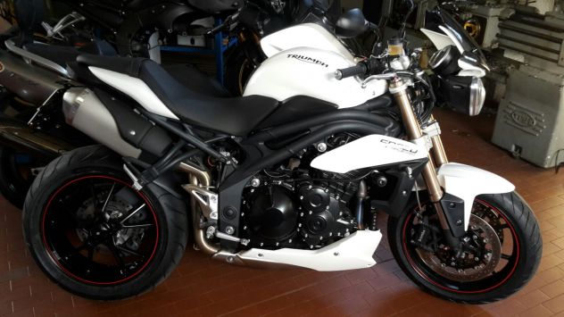 Triumph speed triple 1050
