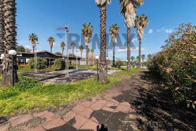 Locale Commerciale in vendita a Acireale