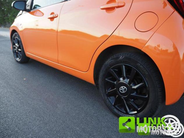 TOYOTA Aygo Connect orange 1.0 VVT-i 72 CV 5 porte x-wave - Foto 9