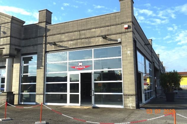 Immobile adiacente a supermercato con flusso costante di clientela