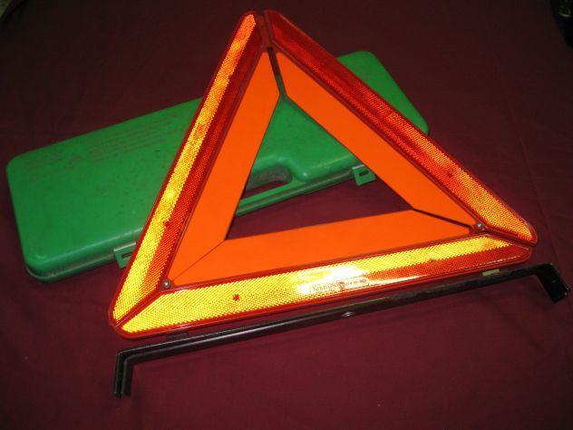 DUE Triangoli di emergenza........OMOLOGATI ( COME NUOVI)