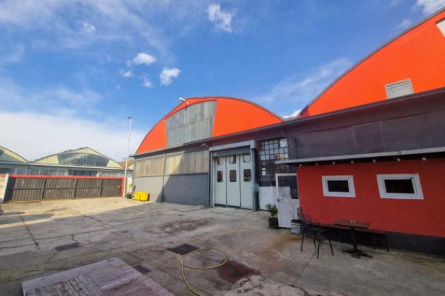 Immobile di 2700 m² con più di 5 locali in vendita a Pero - Foto 2