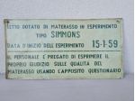 Antico Raro Cartello SIMMONS in   latta  di metallo , dipinto a mano