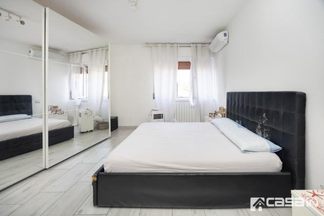 L'appartamento, ristrutturato internamente nel 2018, è composto da un luminoso soggiorno, da una cucina abitabile che si affaccia su un comodo balcone - Foto 19