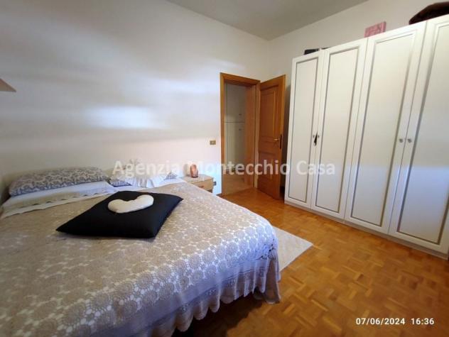 Casa bifamiliare in posizione centrale con ampio scoperto esclusivo, garage e due unità abitative - Foto 13